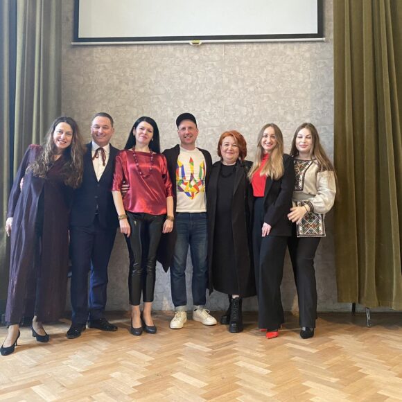 431493147_922520363001476_2431770561161644034_n З Україною у серці