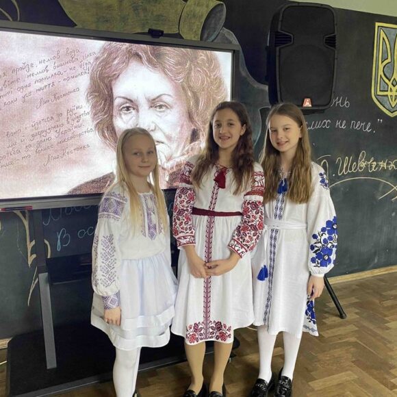 431510942_922541582999354_2589564574675954028_n 19 березня пошановуємо українську поетесу Ліну Костенко