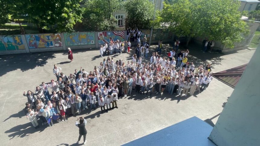 День вишиванки у Львівській лінгвістичній гімназії