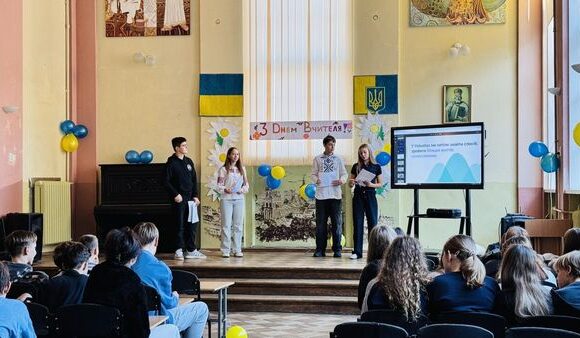 Учні Львівської лінгвістичної гімназії-учасники проекту “LUMY – UA: Життя української молоді. Дослідження значення у житті учнівської молоді участі в Асоційованих Школах ЮНЕСКО» розпочали відвідування навчальних закладів м. Львова з метою залучення учнів до презентації проєкту та обговорення таких важливих питань як сенс мого життя, розвиток психологічної стійкості, роль молодого покоління у формуванні життєвих цінностей, побудові щасливого майбутнього, усвідомлюючи свою роль у цьому процесі. Сьогодні- це Ліцей № 28.