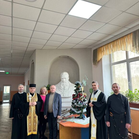 З Йорданським благословенням завітали до гімназії отці з Церкви Непорочного зачаття Пресвятої Богородиці.