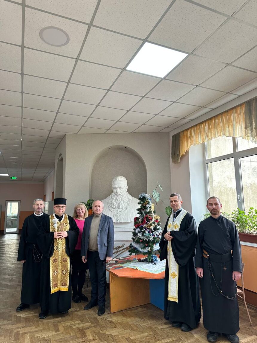 З Йорданським благословенням завітали до гімназії отці з Церкви Непорочного зачаття Пресвятої Богородиці.