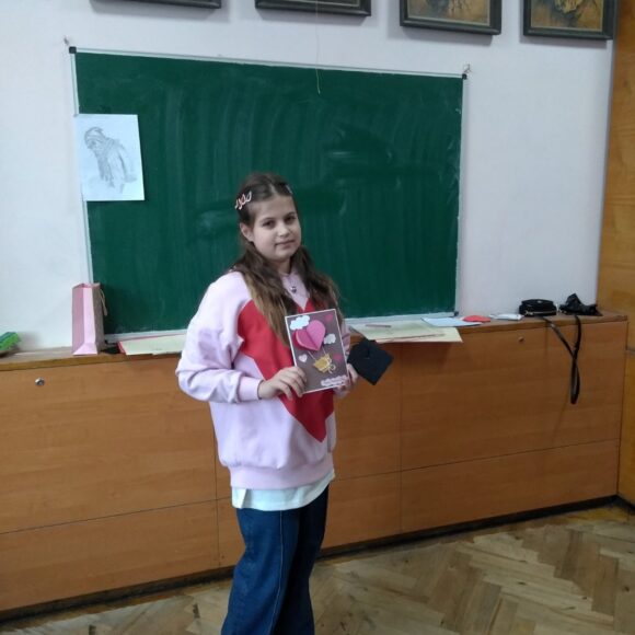 Майстерку з виготовлення привітань до Дня святого Валентина провела для однокласників у 2 (6) Г класі Дурда Олеся.