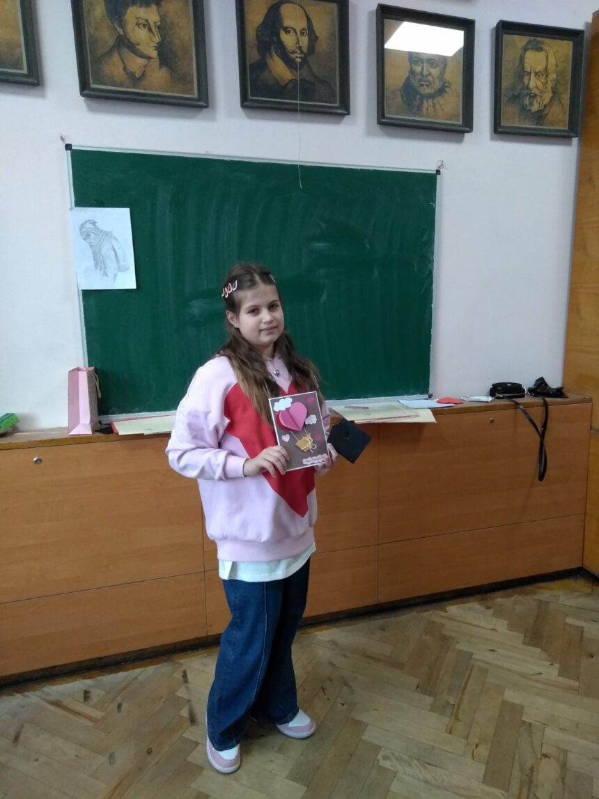 Майстерку з виготовлення привітань до Дня святого Валентина провела для однокласників у 2 (6) Г класі Дурда Олеся.