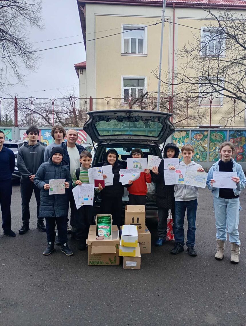 Листи, подарунки, ліки поїхали до наших воїнів напередодні Дня Збройних Сил України.