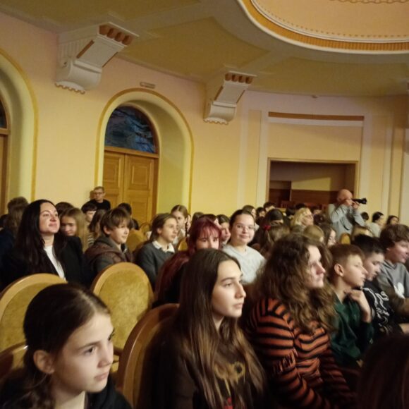 651642007_1456889216231252_2715975703776399724 Піснями Володимира Івасюка та Ігоря Білозора у виконанні артистів Львівської національної філармонії імені Мирослава Скорика насолоджувалися учні 3 (7) класів
