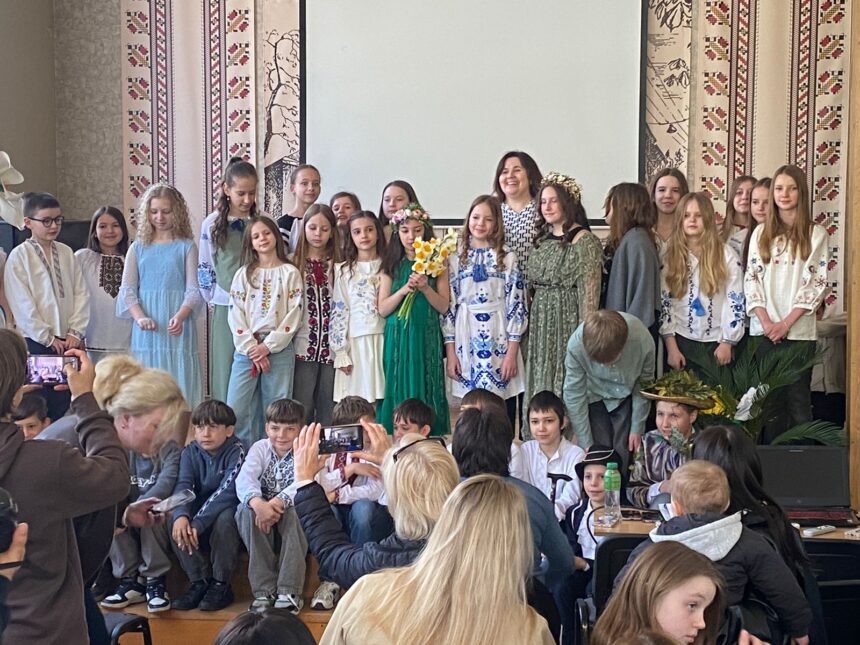 До Дня Землі учні 1 (5) Г класу разом з класною керівницею п. Анною Бурдою підготували екологічне свято «Земля — наш дім». У виступі показали красу природи, її проблеми та важливість дбайливого ставлення до нашої планети.