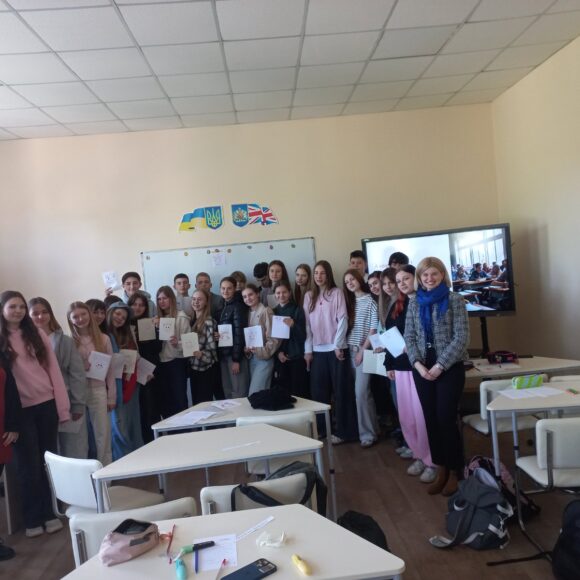 У вівторок учні гімназії мали змогу попрактикувати французьку мову під час зустрічі з директоркою Французького альянсу та носієм мови.
