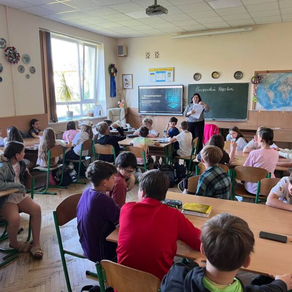 У межах Національного тижня безбар’єрності (створення інклюзивного дружнього середовища) учителька п. Анна Бурда провела математичний КВЕСТ “Цифровий всесвіт: Рятуємо сервіс підписок”  із своїми вихованцями.