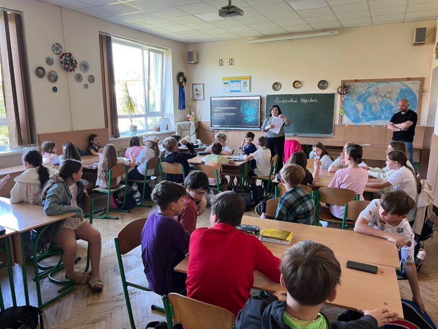 У межах Національного тижня безбар’єрності (створення інклюзивного дружнього середовища) учителька п. Анна Бурда провела математичний КВЕСТ “Цифровий всесвіт: Рятуємо сервіс підписок”  із своїми вихованцями.